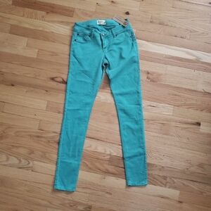 🍀New With Tags St.Patricks Day Green Skinny Jeans with Stretch Fit 🍀